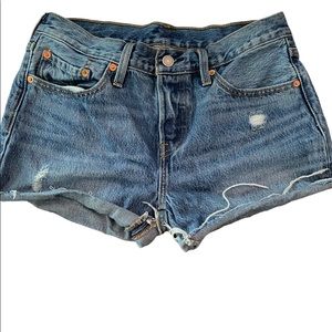 Women Levi’s shorts